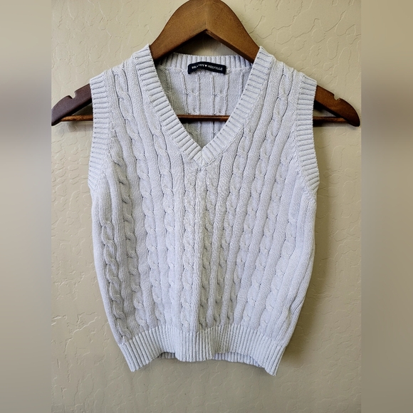 Brandy Melville Gray V-Neck Cable Knit Women's Sweater Vest - Picture 3 of 5